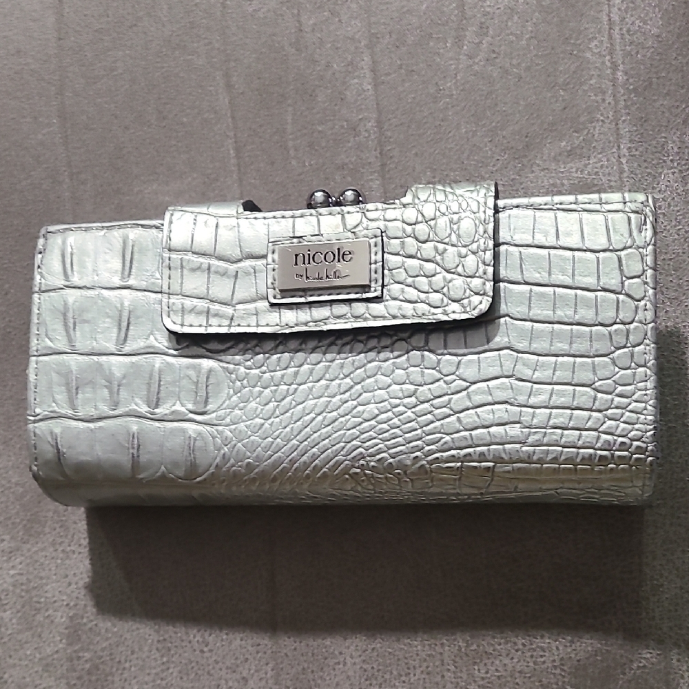 Nicole Metallic Silver Crocodile Pattern‎ Wallet